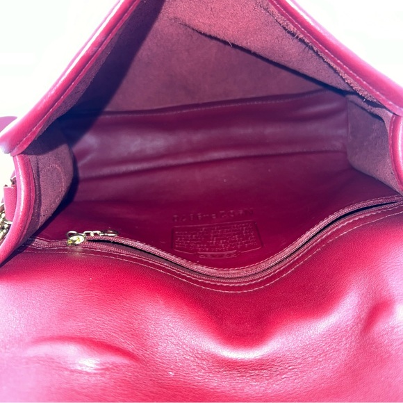 Elegant Vintage Red Leather Coach Court Shoulder Bag - Picture 14 of 15